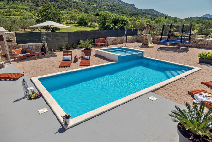 Quiet & natural surrounding, Villa Sweet Holiday Srinjine