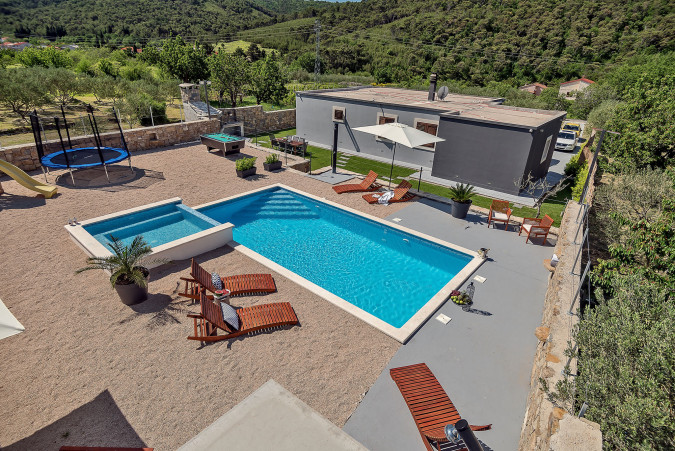 Quiet & natural surrounding, Villa Sweet Holiday Srinjine