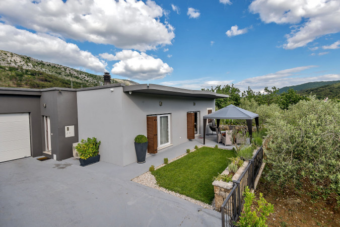 Quiet & natural surrounding, Villa Sweet Holiday Srinjine